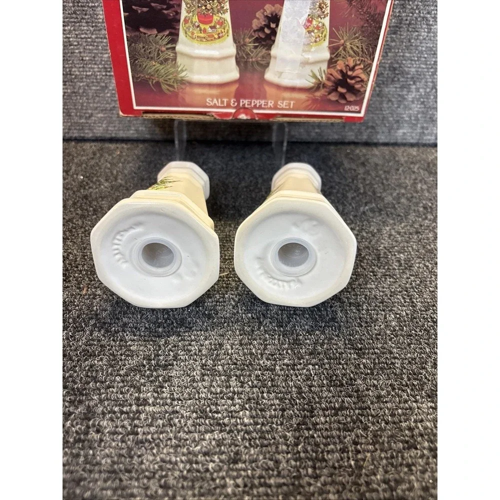 Vtg~Pfaltzgraff~Christmas Heritage~Salt & Pepper Shakers~IOB